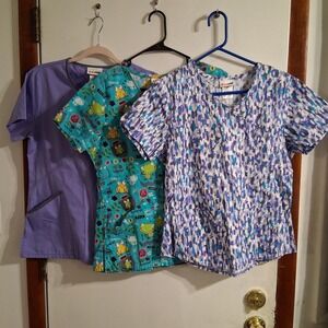 Scrubs‎ Tops XS Lot Of 3 EUC Scrubstar Frogs Cheetah Purple